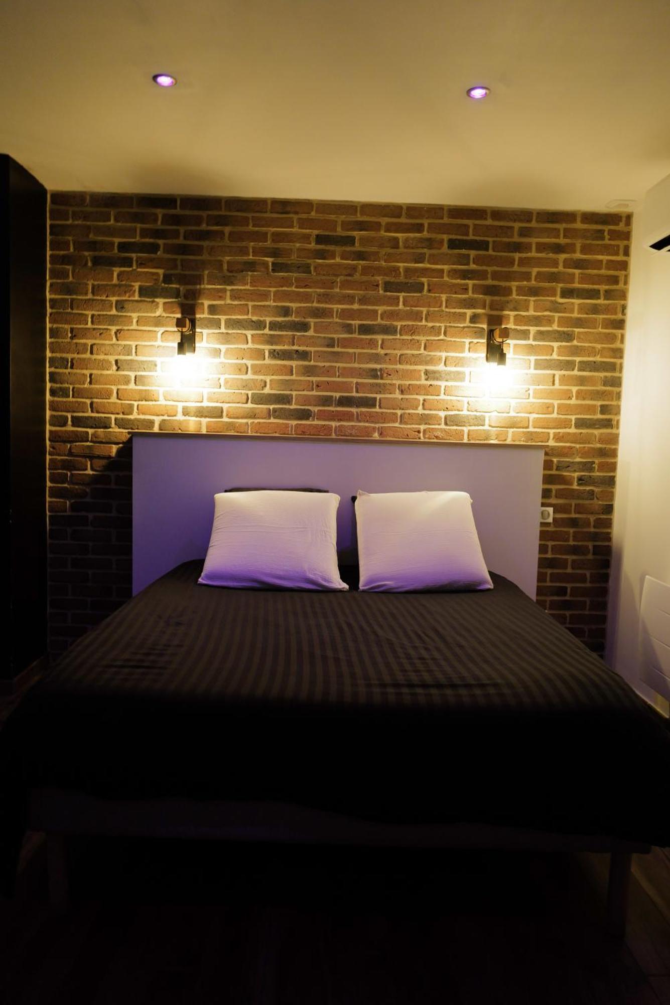 Chambre Romantique Avec Spa Privatif Ferriere-la-Grande Luaran gambar