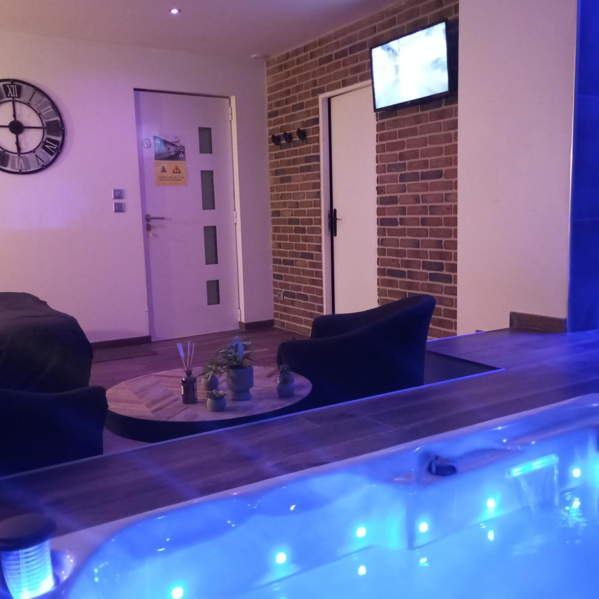 Chambre Romantique Avec Spa Privatif Ferriere-la-Grande Luaran gambar